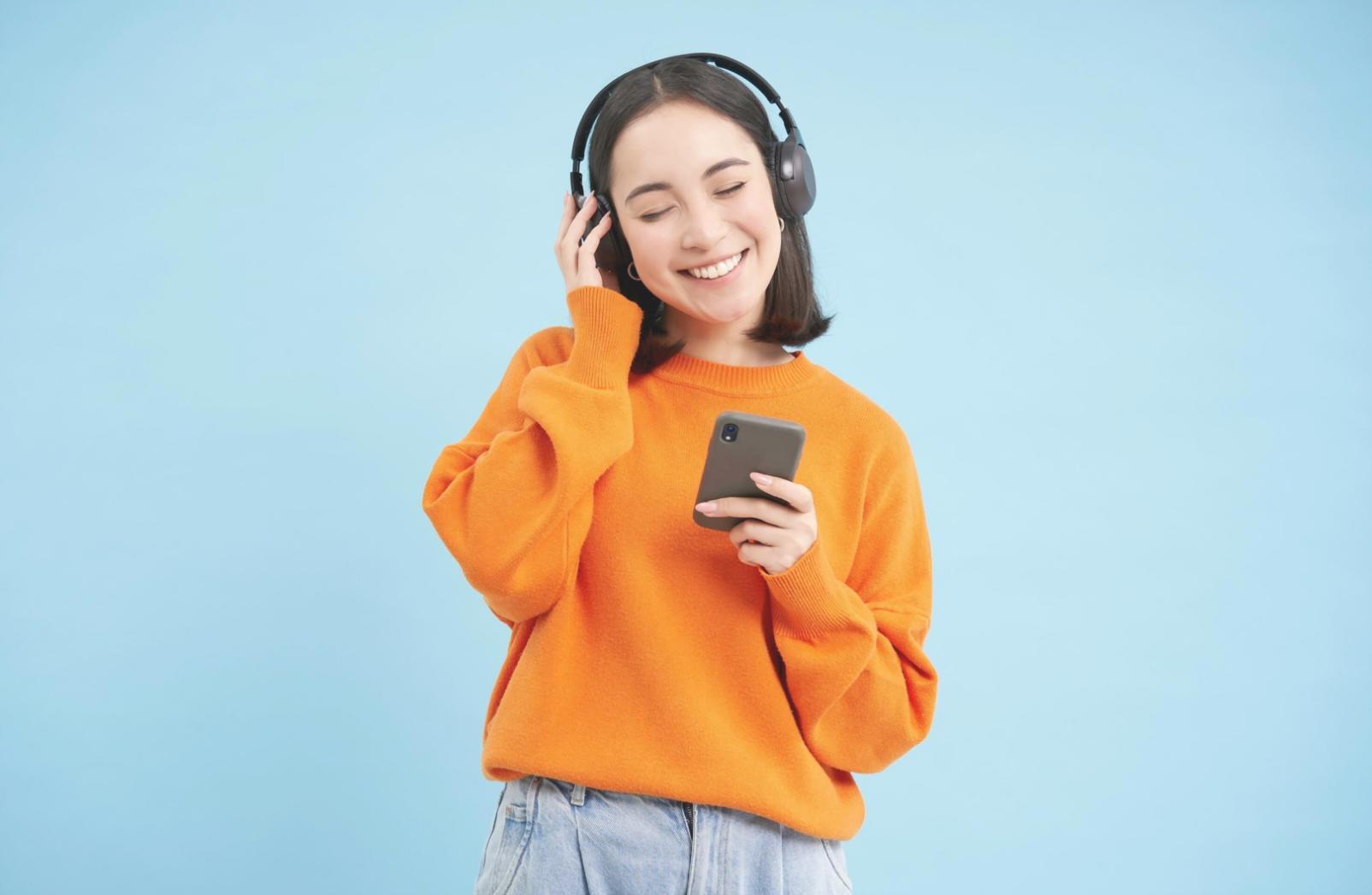 Analyse financière et planification budgétaire avec documents et calculatrice